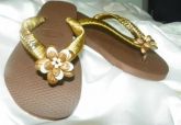 Chinelo decorado com Strass